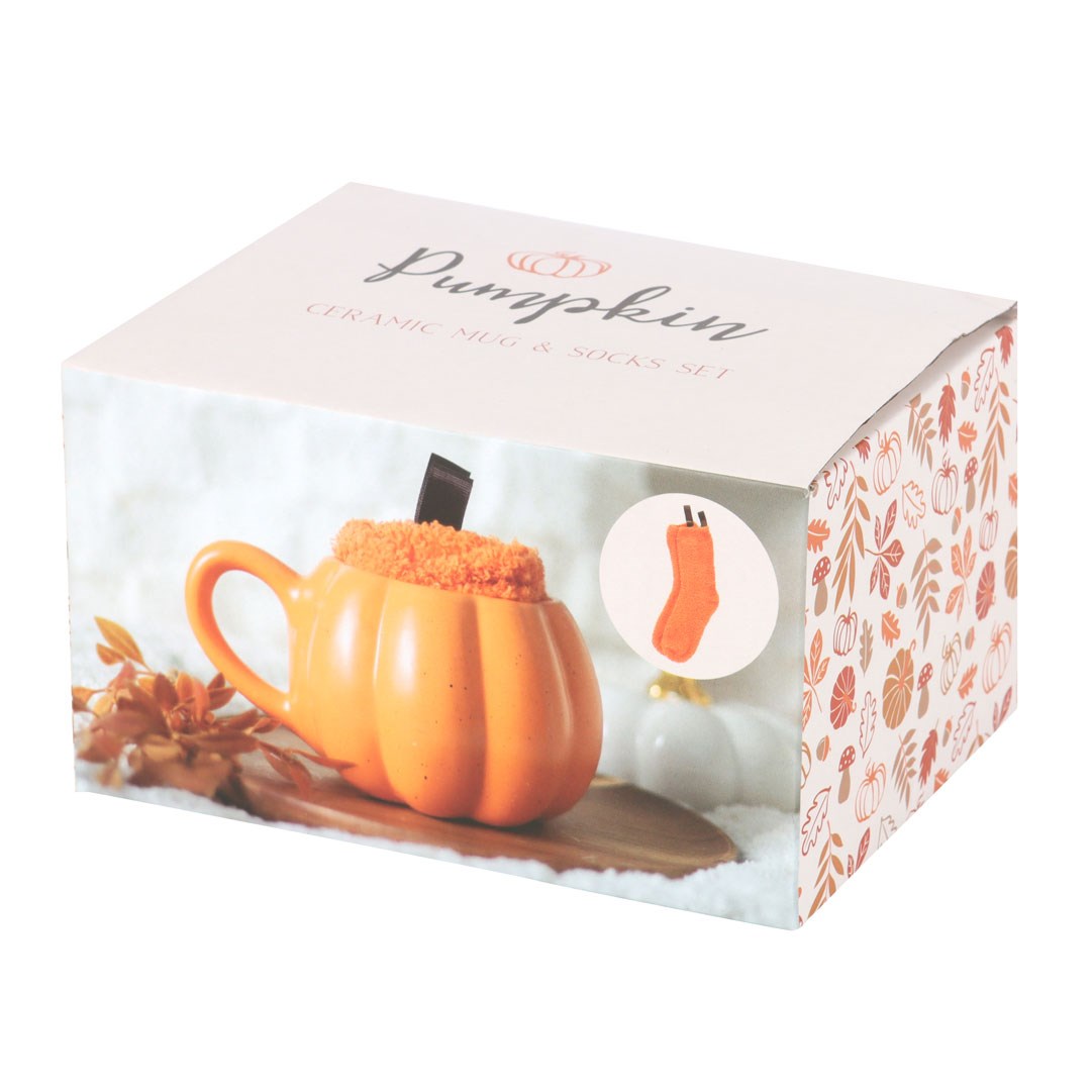 PUMPKIN SHAPED MUG AND SOCKS SET